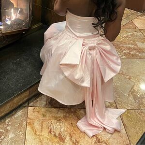 Elegant Light Pink Strapless Mini Dress with Bow